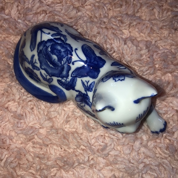 Ceramic cat. No markings. Heavy. - Picture 2 of 6